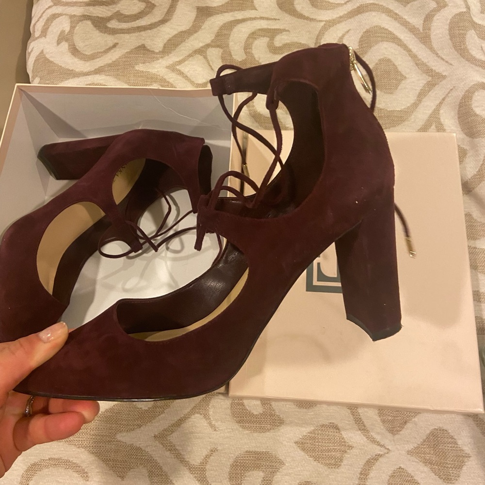 Ivanka Trump Heels - Picture 4 of 5